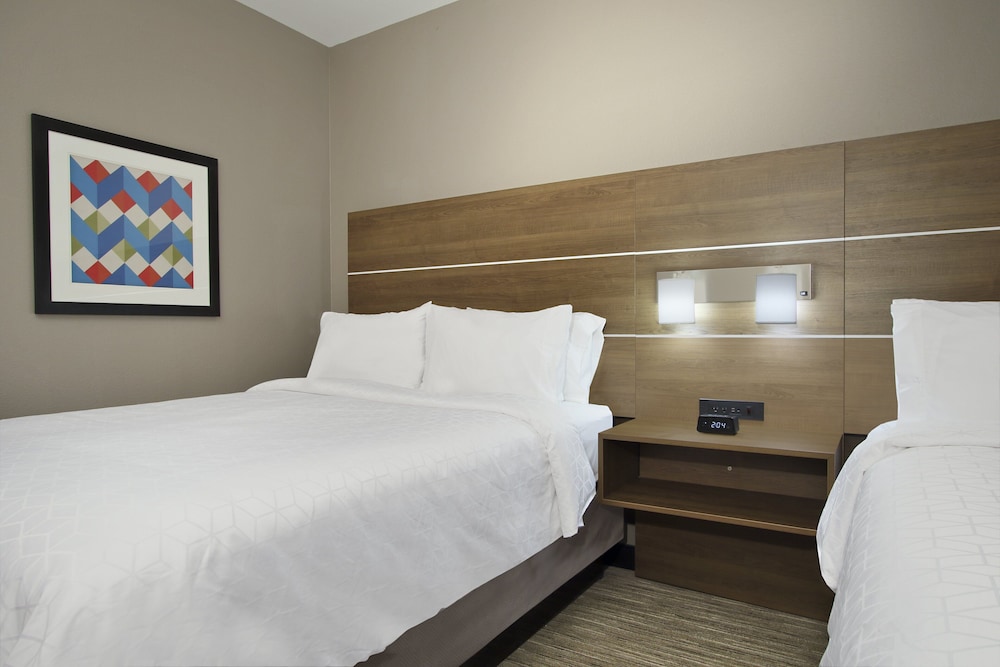 Holiday Inn Express & Suites Dallas-Frisco NW Toyota Stdm 11/52