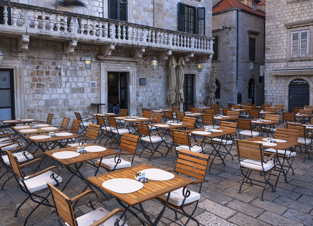 The Pucic Palace 60/69