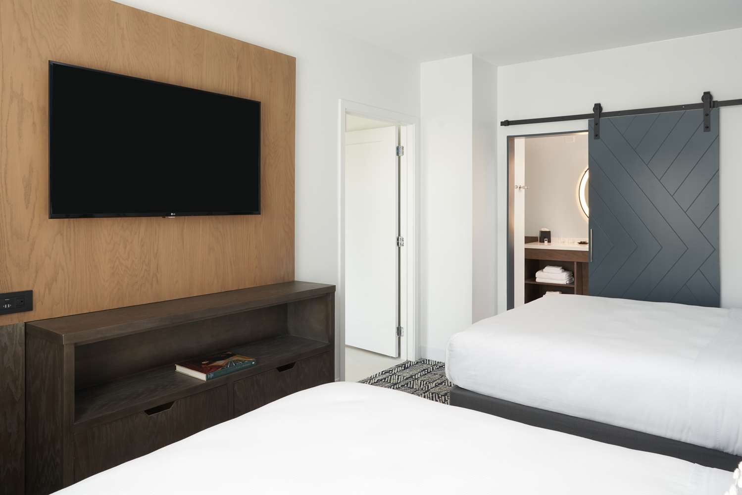 2 ROOMS, SUITE, 2 QUEEN BEDS