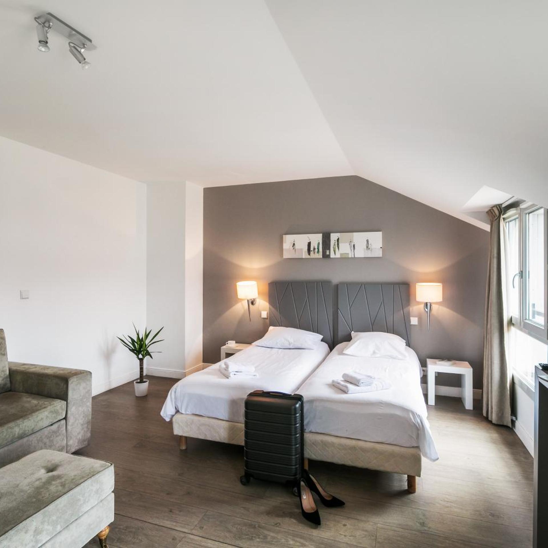Superior, Studio, Twin Beds