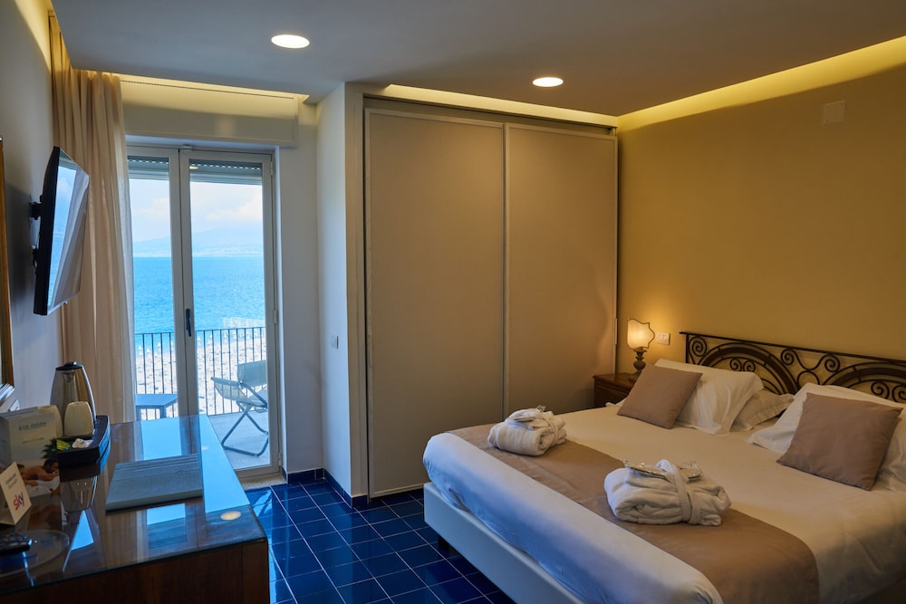 SUPERIOR, DOUBLE BED, SEA VIEW, BALCONY