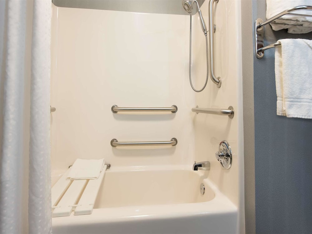 Holiday Inn Express Hotel And Suites Danville 10/43