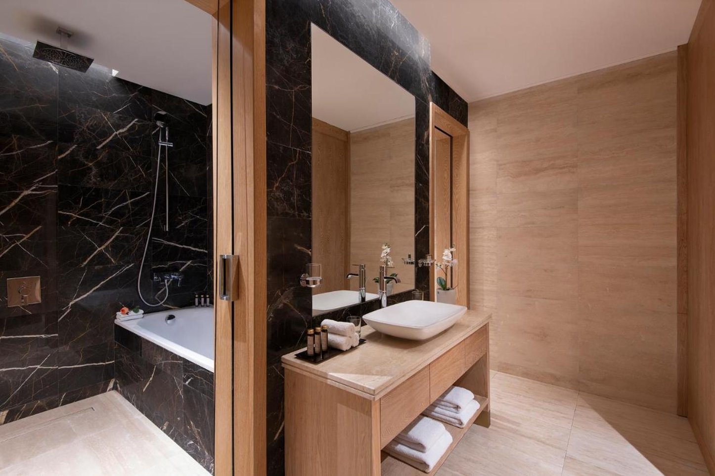 The Bentley Luxury Hotel and Suites Doha 59/60