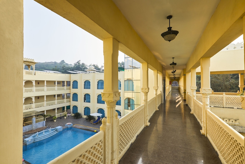Club Mahindra Udaipur 14/38