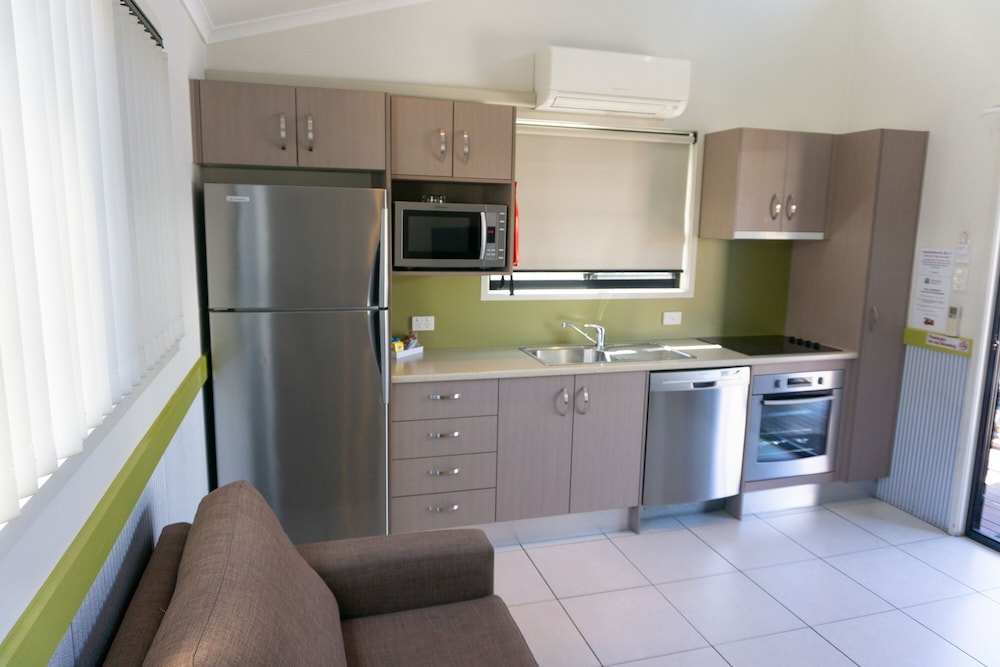 SHOAL BAY HOLIDAY PARK 15/70