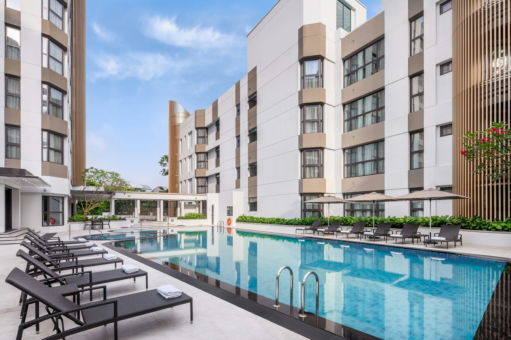 Le Grove Serviced Apartment 4/13