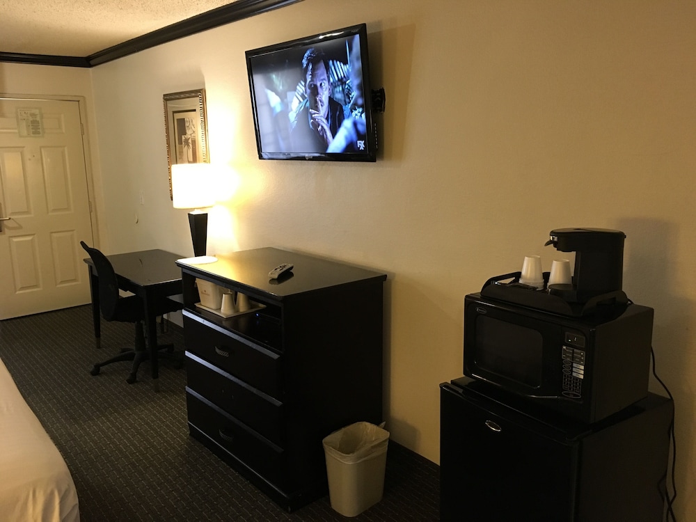 Ramada By Wyndham Ontario 29/31