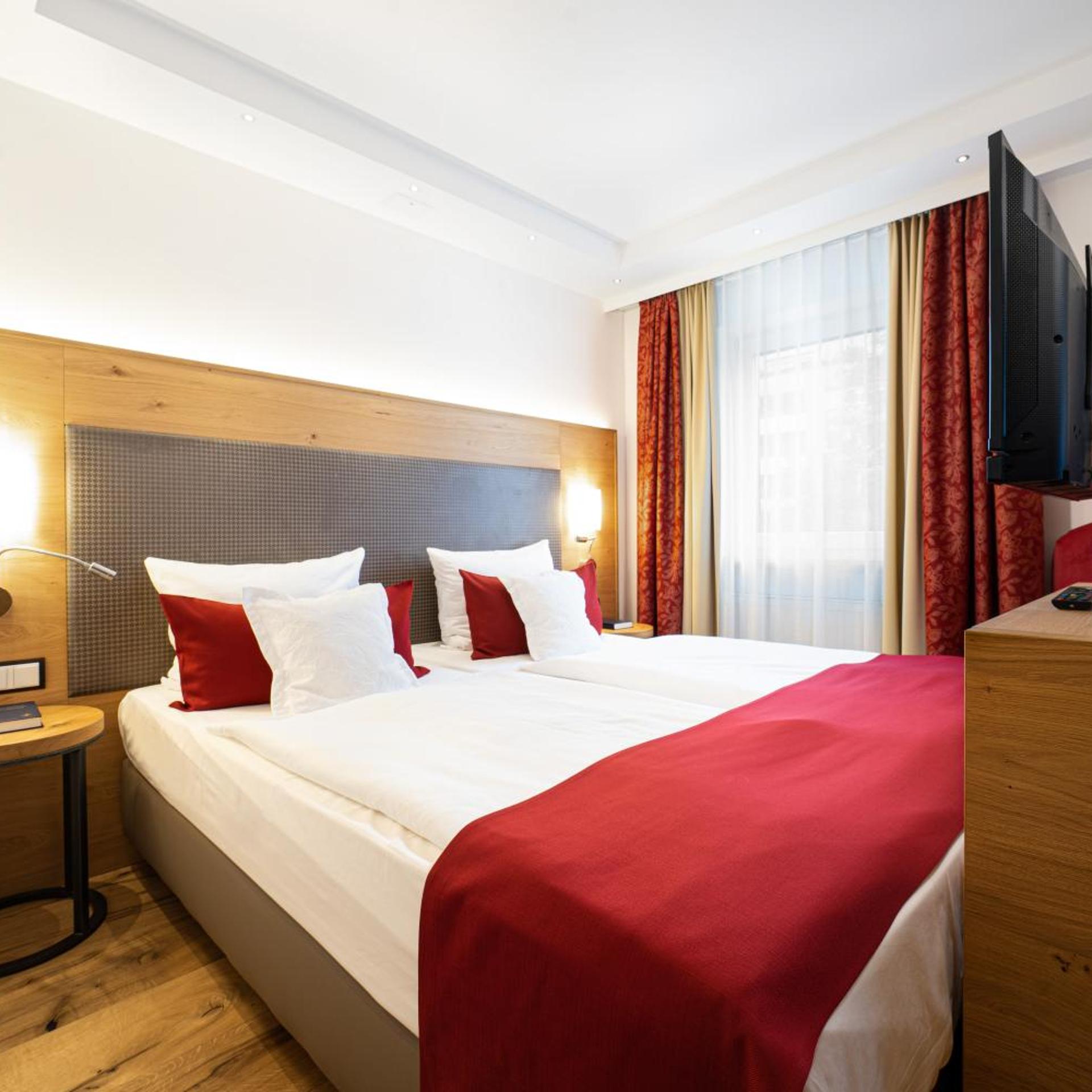 Junior Suite, Street View