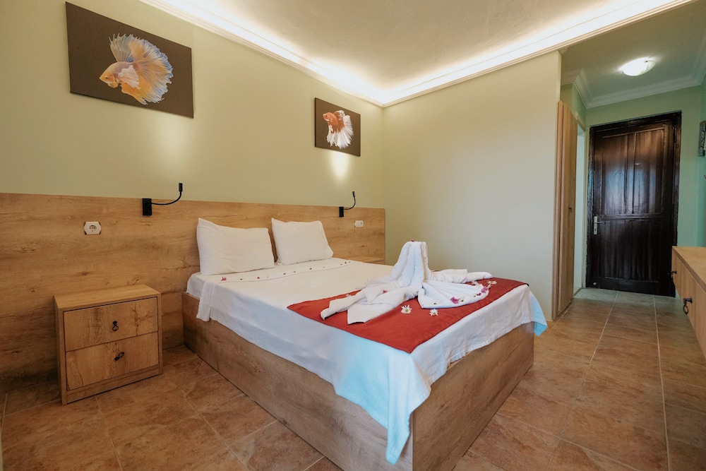 2 BEDROOMS, FAMILY, QUADRUPLE, MOUNTAIN VIEW
