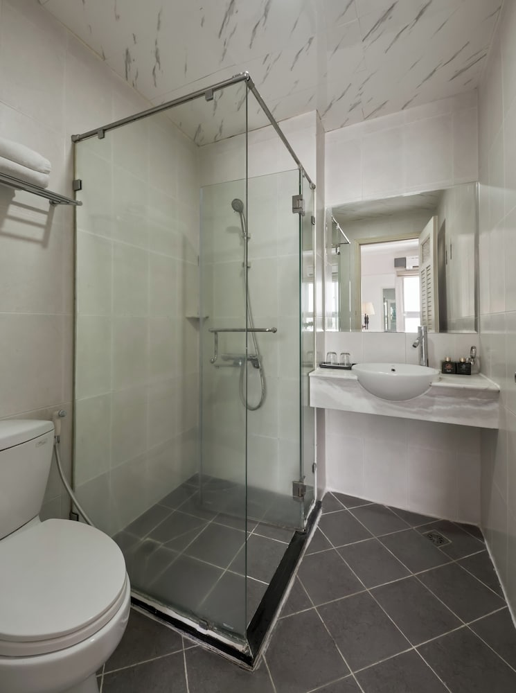 Quy Hung Hotel 70/75