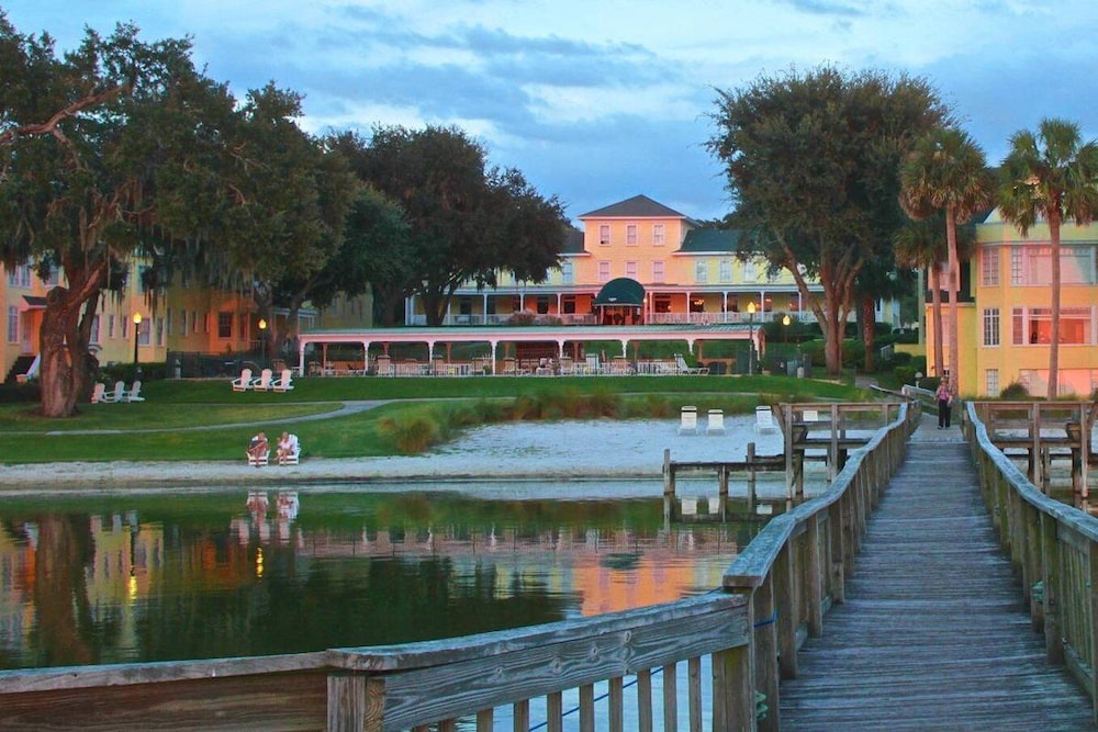 Lakeside Inn 63/67