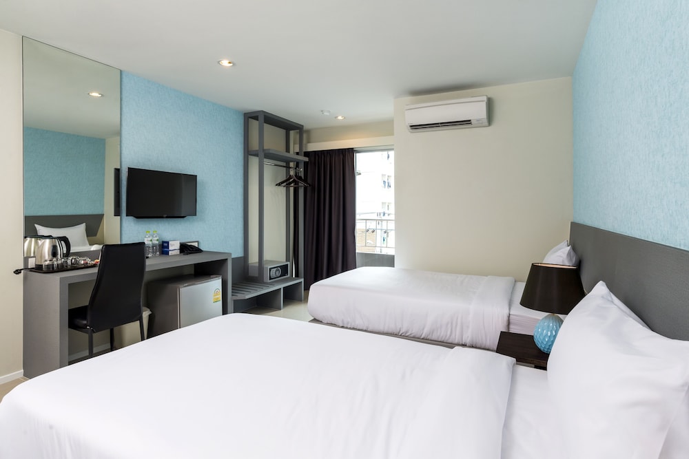 Zircon Hotel 8/53