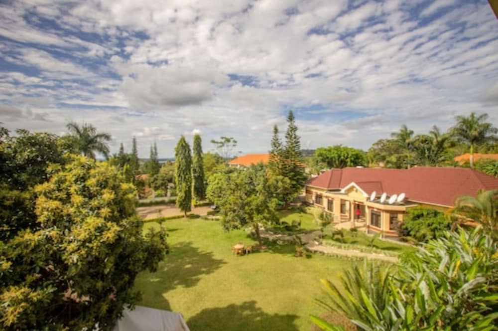 Askay Hotel Suites Entebbe 33/43