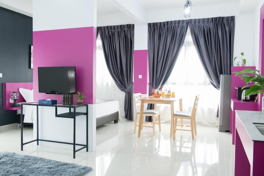 Ezzyhome @ Medini 23/38