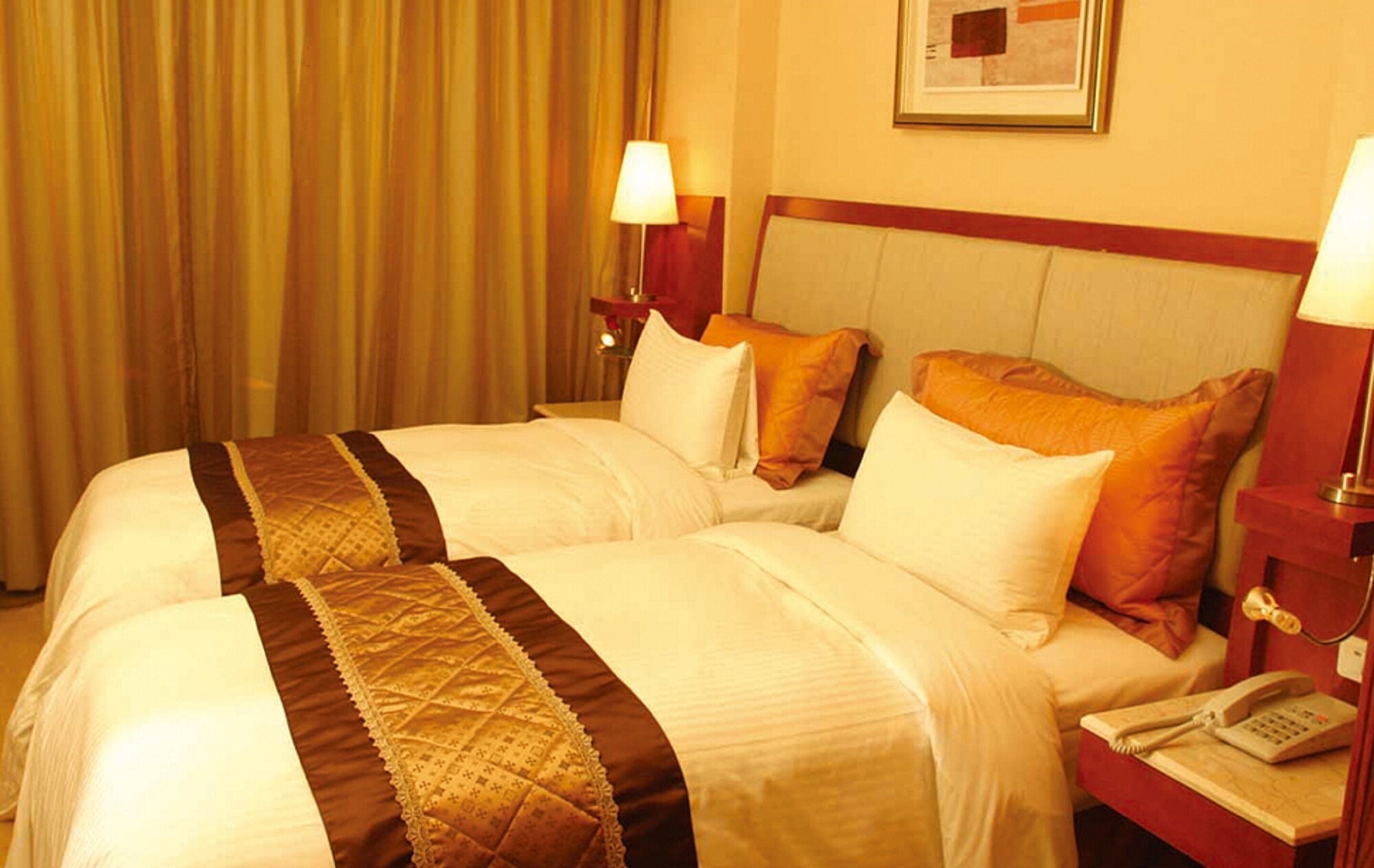 DELUXE, TWIN BEDS