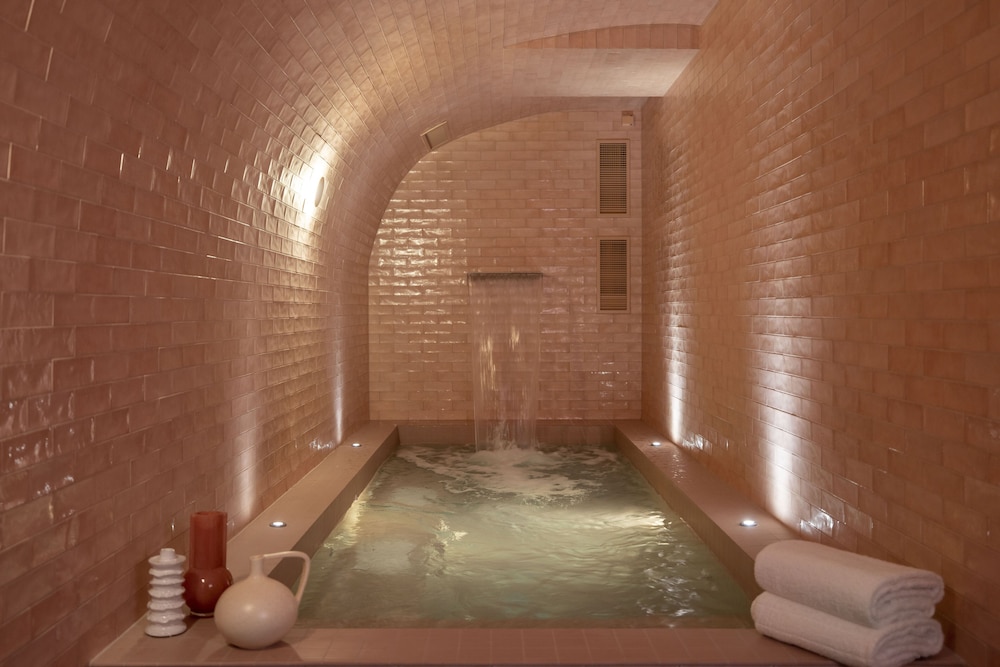 Le Petit Oberkampf Hotel and Spa 30/56