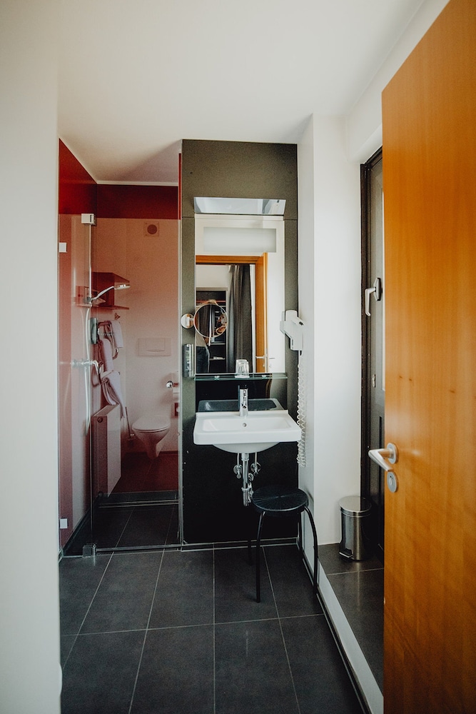 غرفة كومفورت مفردة بسرير فردي، art & business hotel Nurnberg 6/8