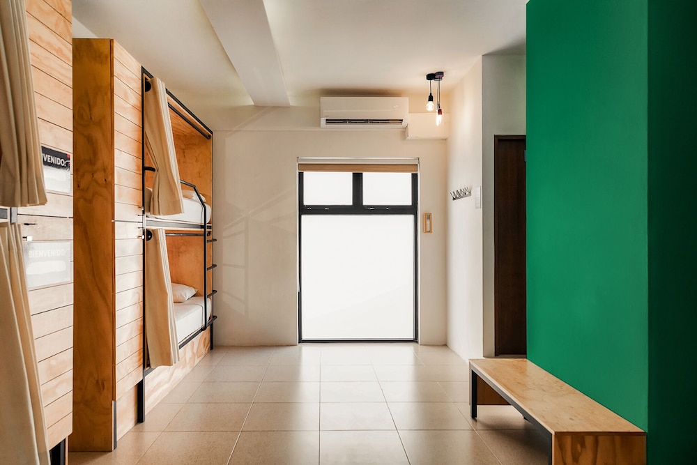Nomads Hotel Hostel And Bar 55/55