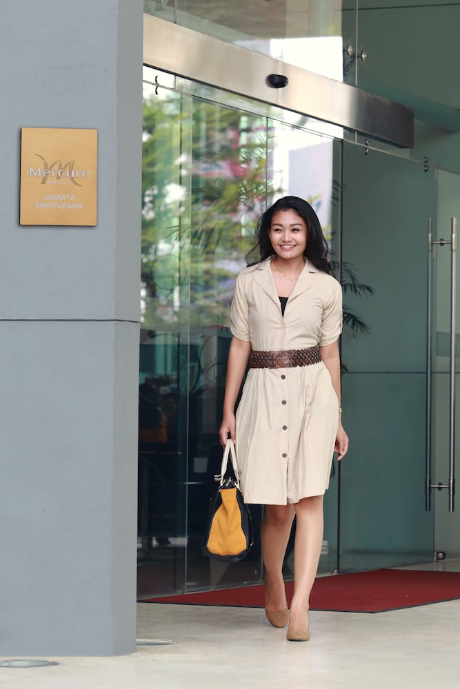 MERCURE JAKARTA SIMATUPANG 9/72