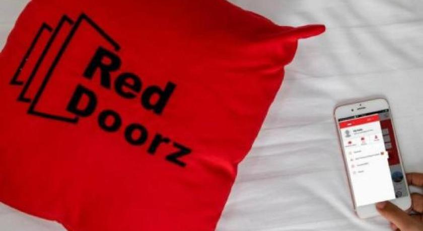 Reddoorz Near Petra University 2 20/34