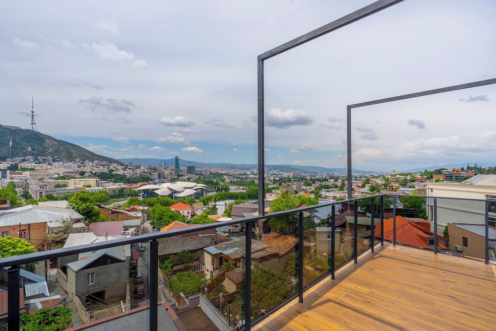 Iris Hotel Tbilisi 48/60