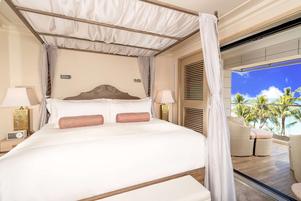 Espacio The Jewel Of Waikiki 15/64
