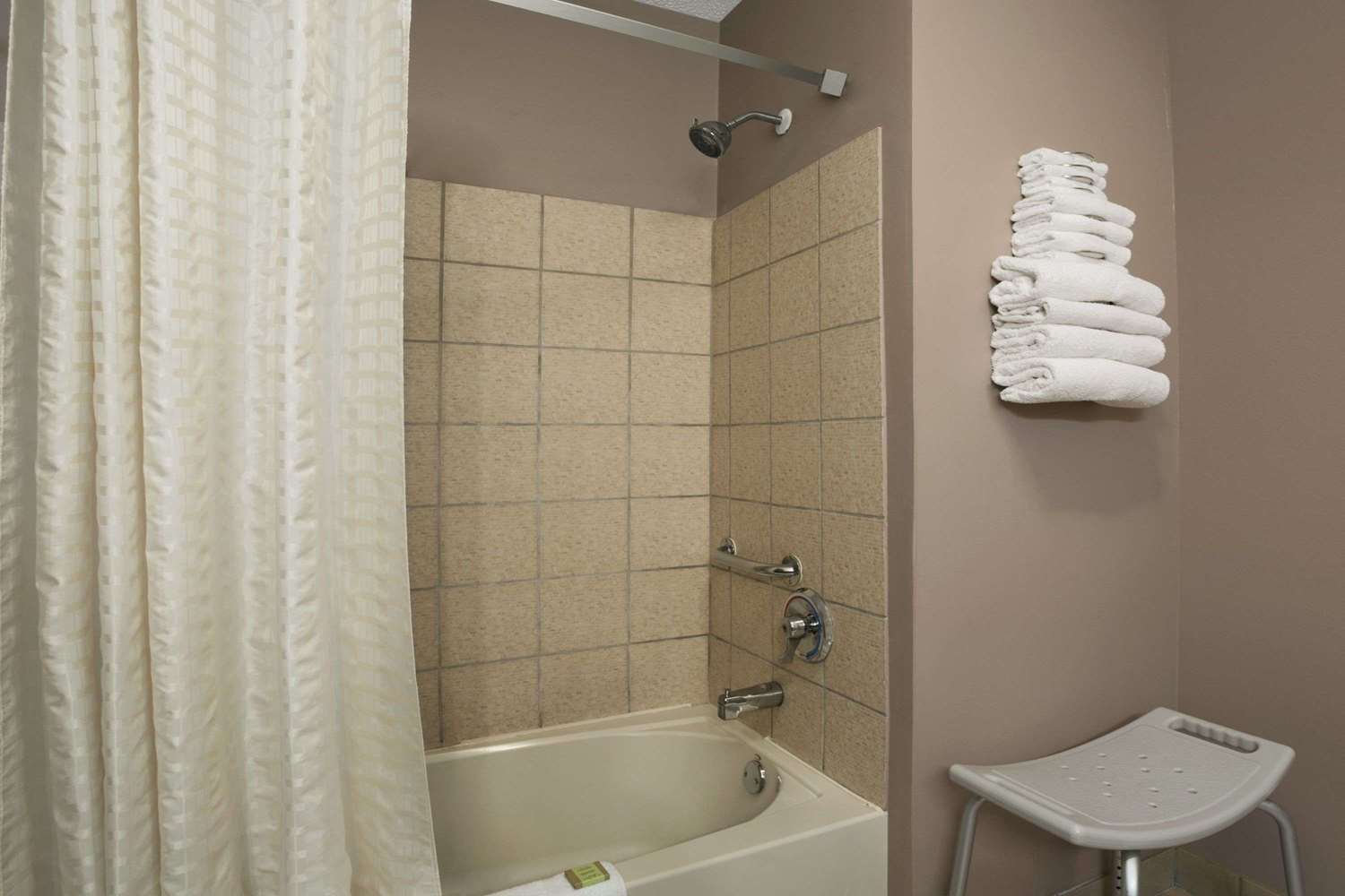 Super 8 by Wyndham New Castle PA 4/5