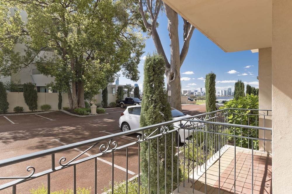 The Peninsula Riverside Serviced Apartments 37/73