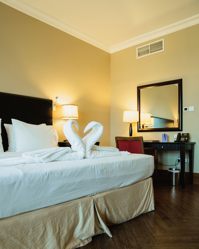 CLASSIC, KING BED, CITY VIEW