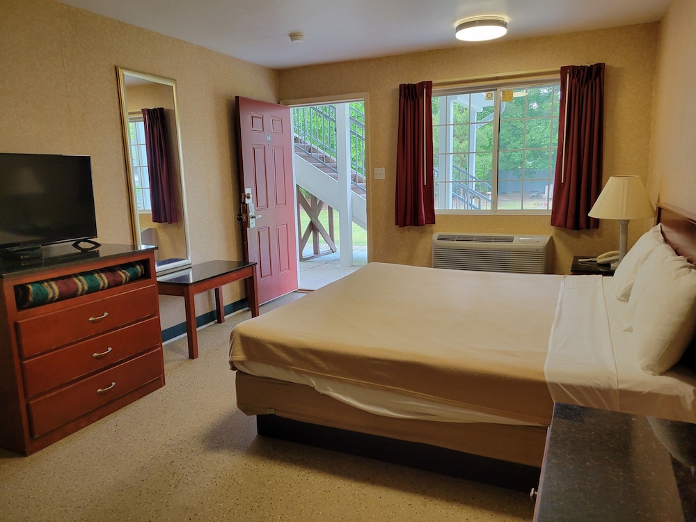 Atrium Inn 12/42