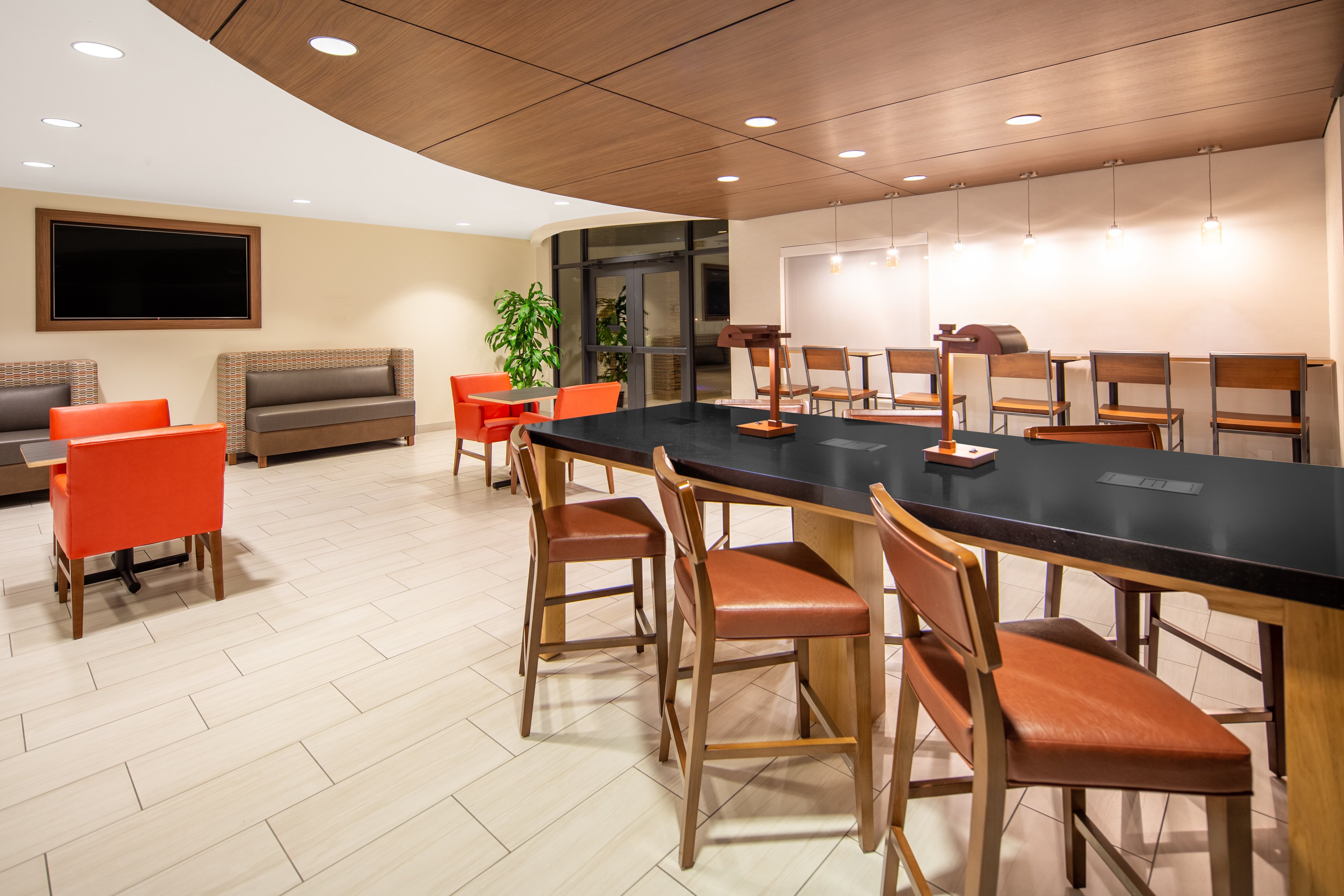 Holiday Inn Express Hotel & Suites Surprise 33/57