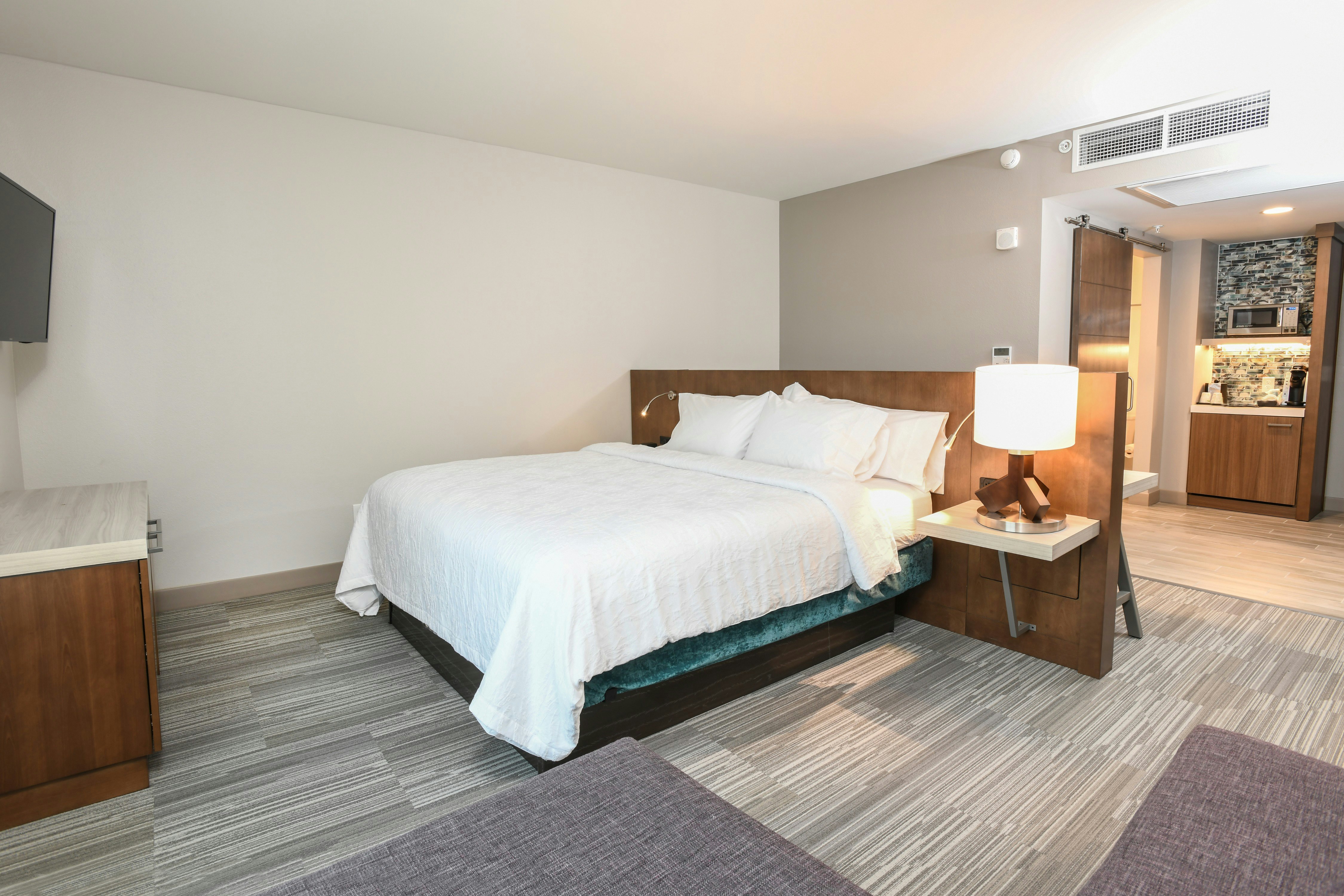 JUNIOR SUITE, KING BED