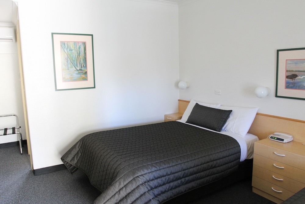 TRADITIONAL, DOUBLE OR TWIN BED