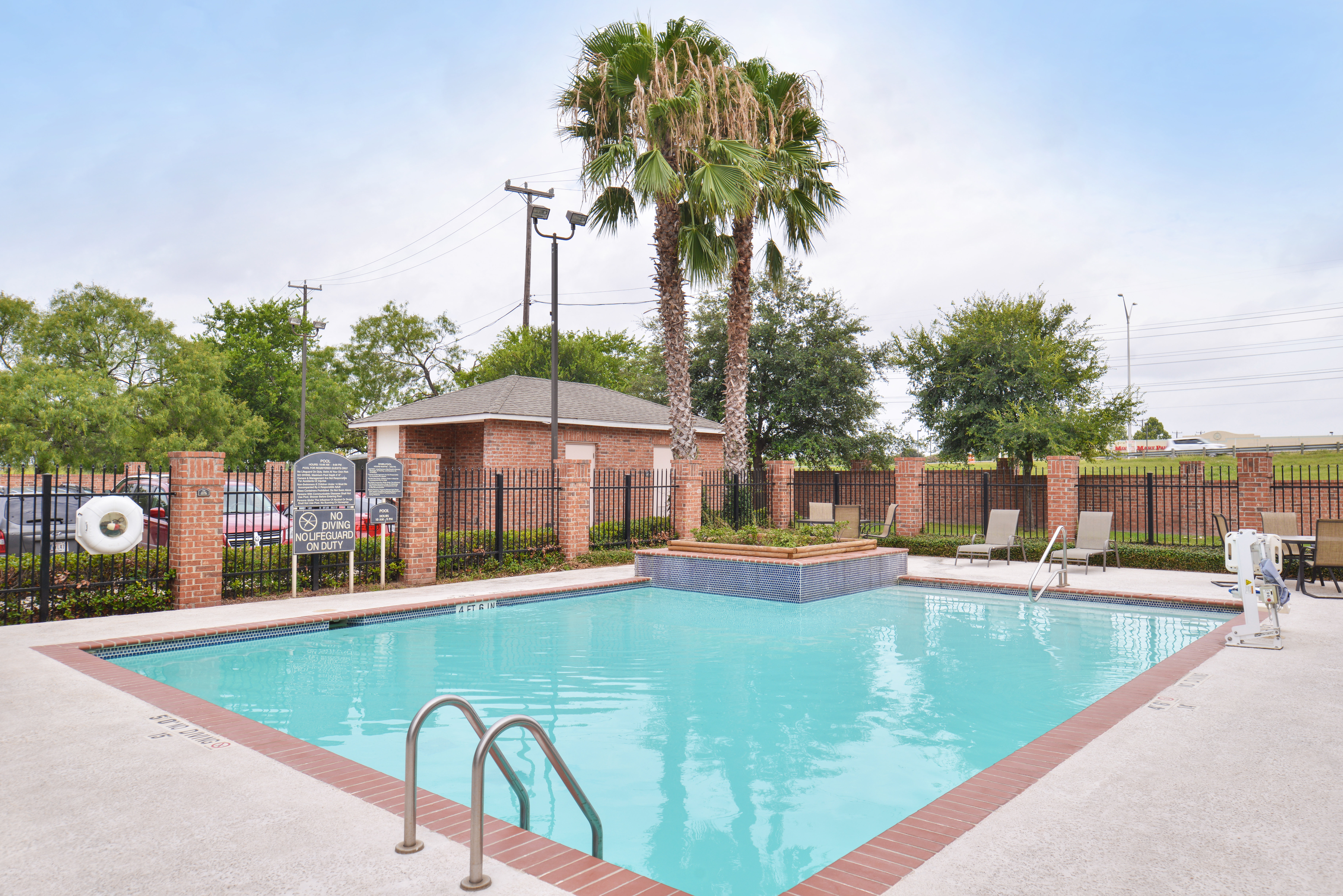 Holiday Inn Express Hotel Suites San Antonio South 2/55