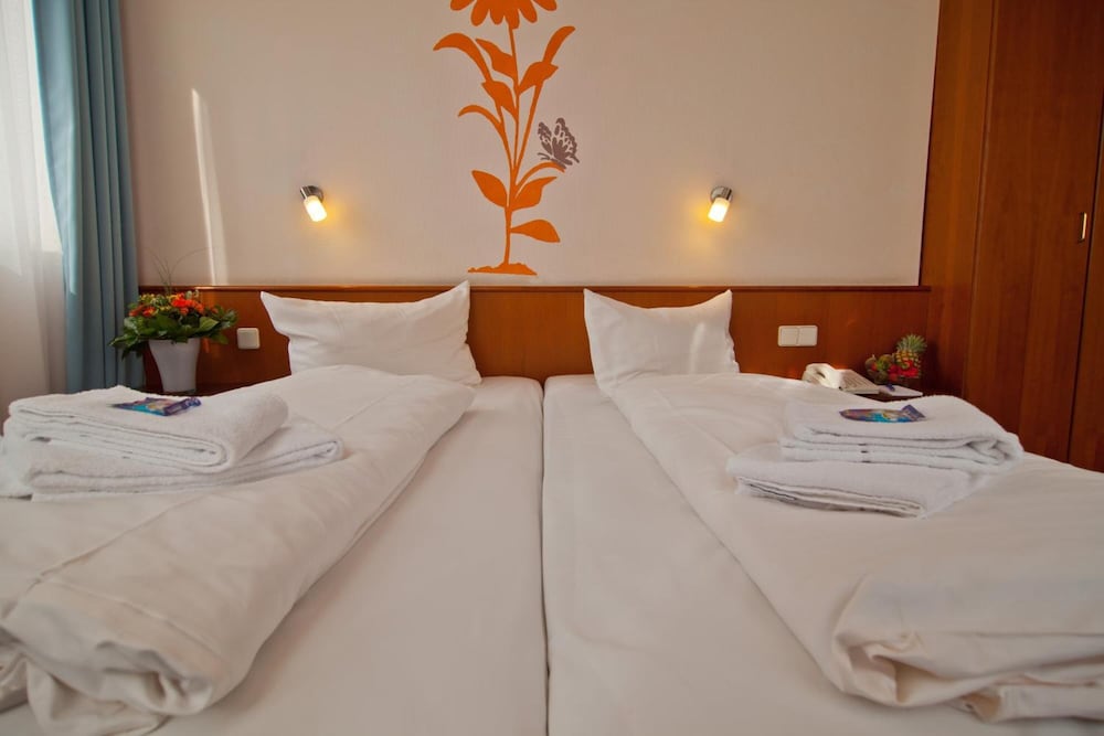 RESIDENZ HOTEL 11/48