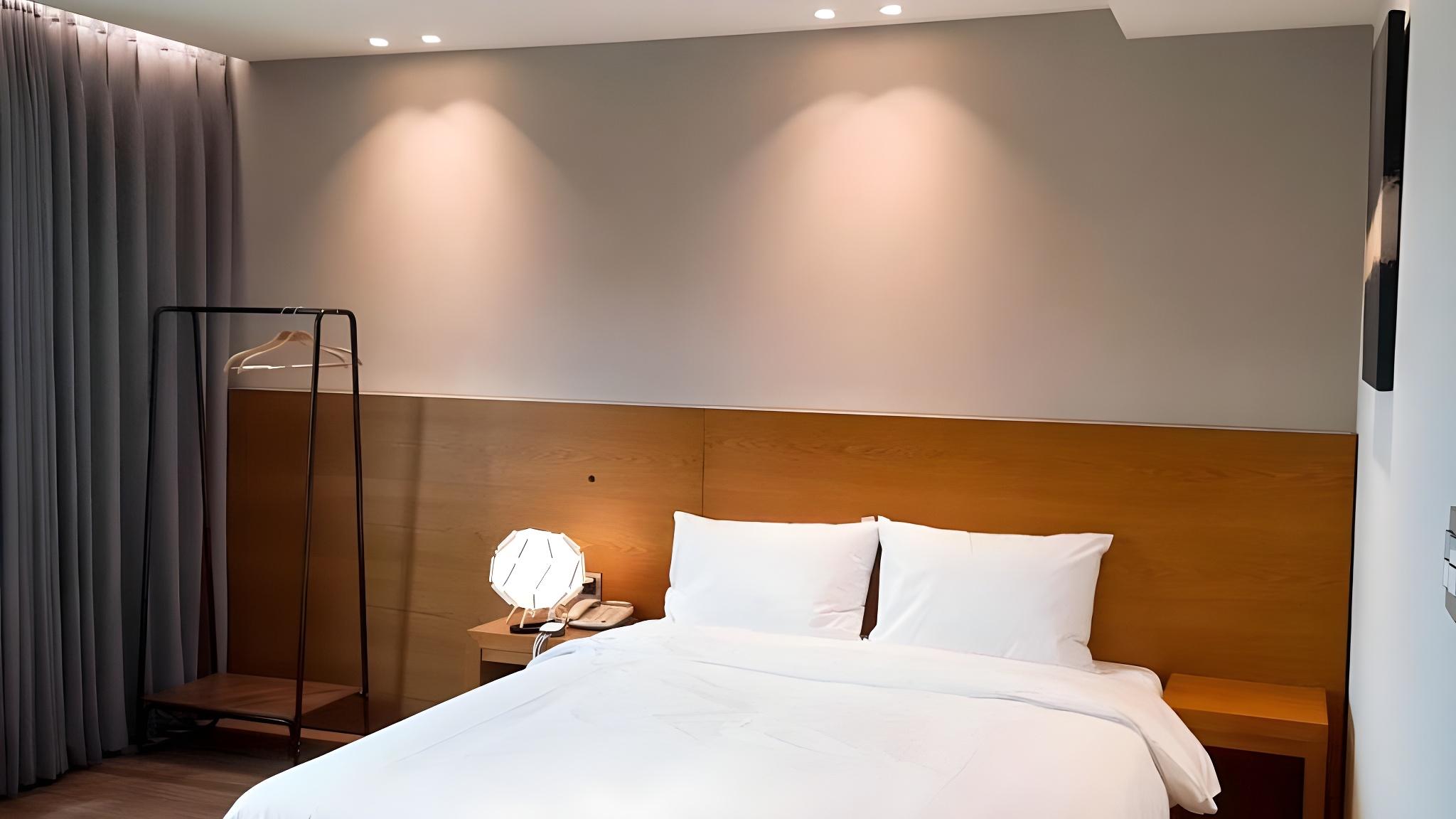 DELUXE, DOUBLE BED, CITY VIEW