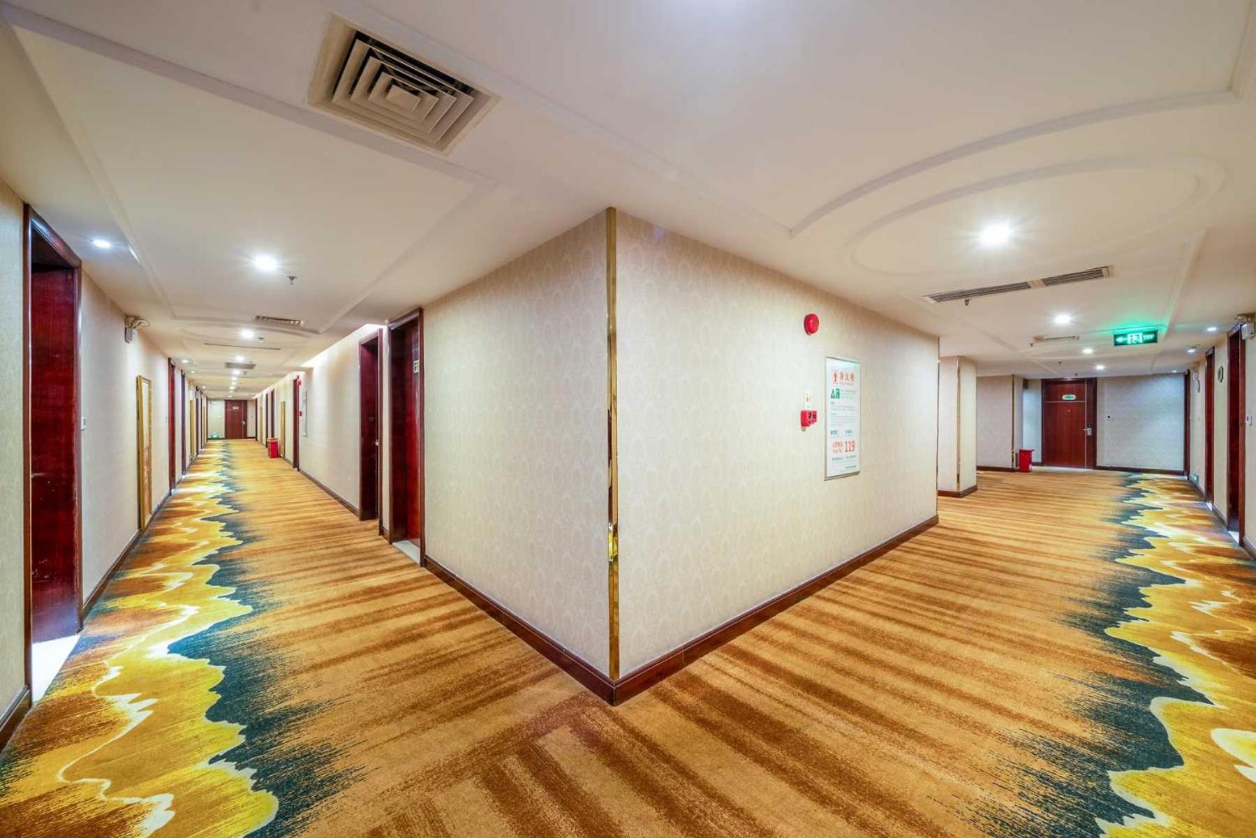 Vienna Hotel (Dongguan Houjie Convention and Exhibition Center) 22/75