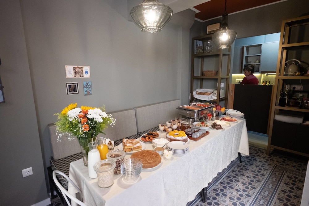 Athenian Yard Suites 37/50
