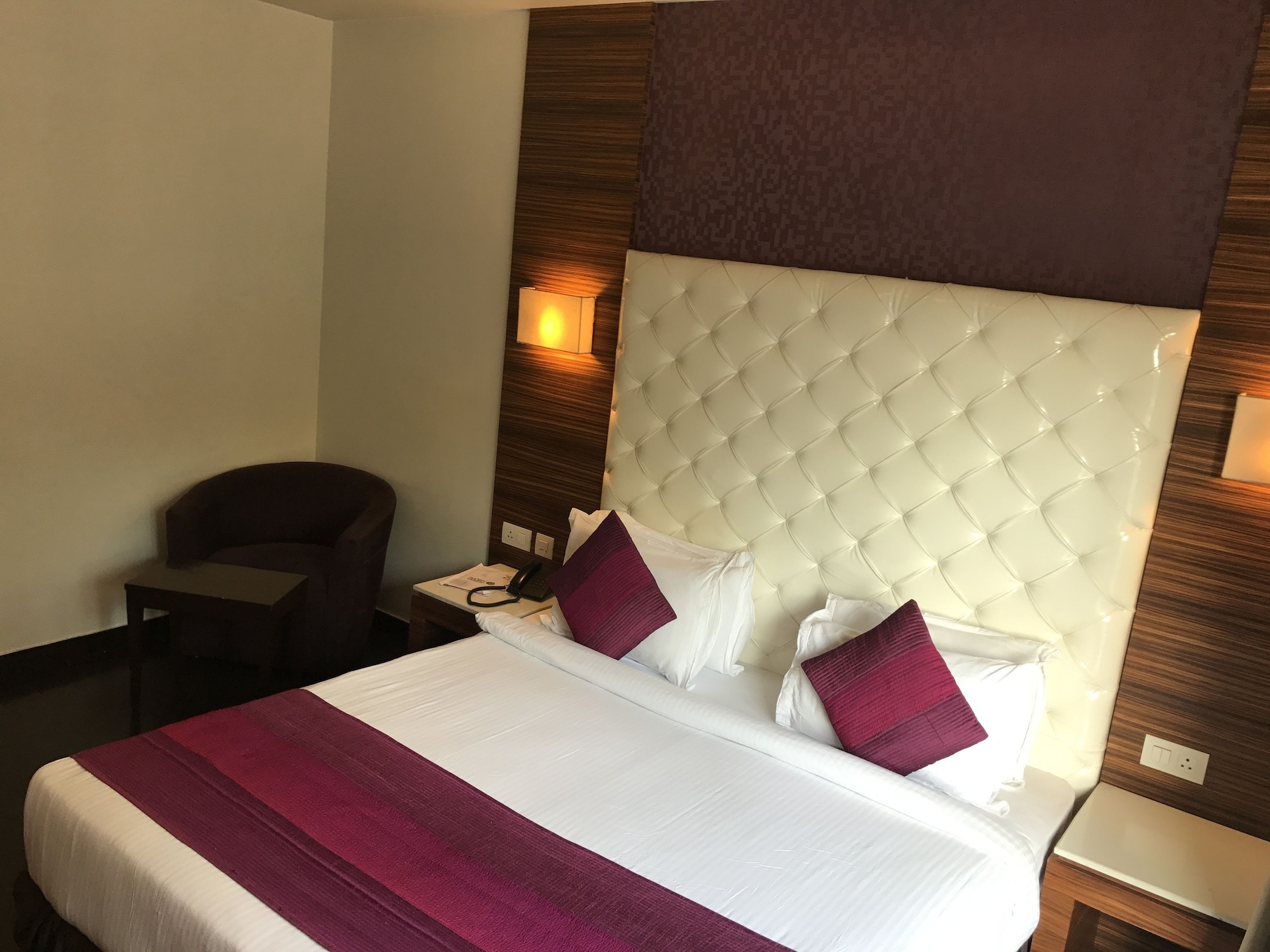 SUPERIOR, KING BED