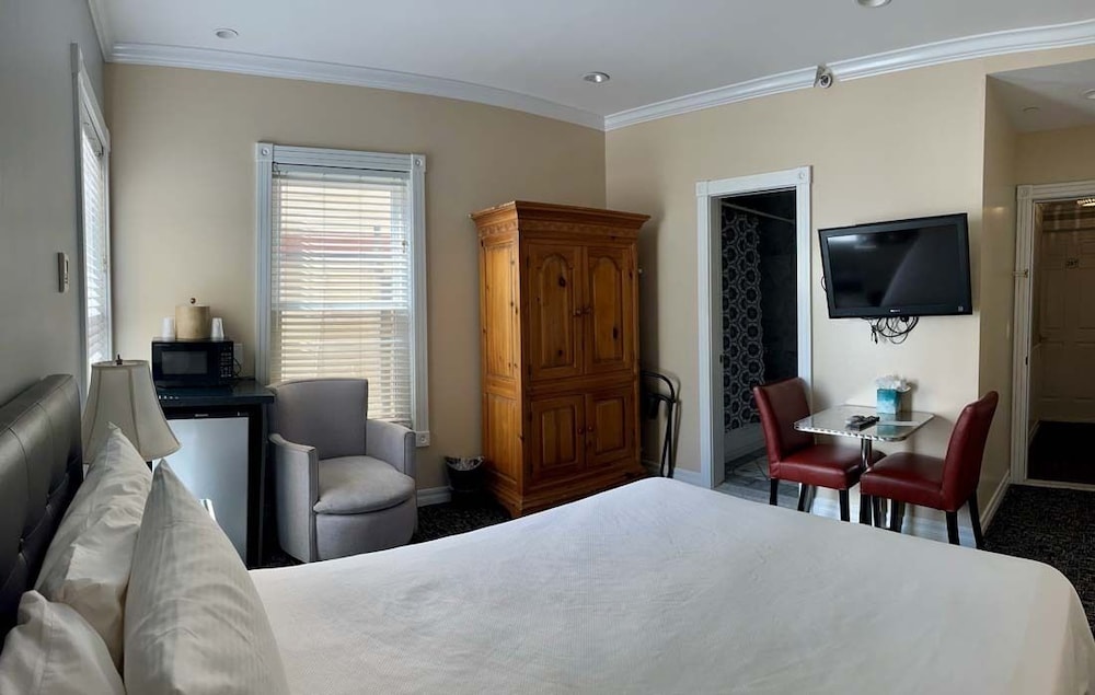 Glenmore Plaza Hotel 23/59