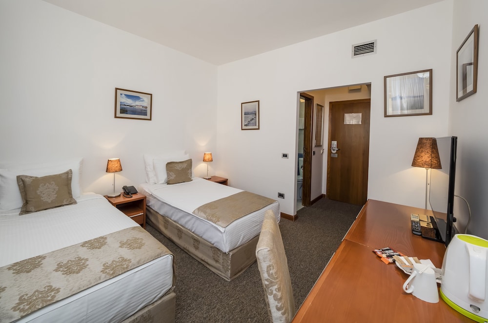 Le Petit Piaf Hotel 14/56