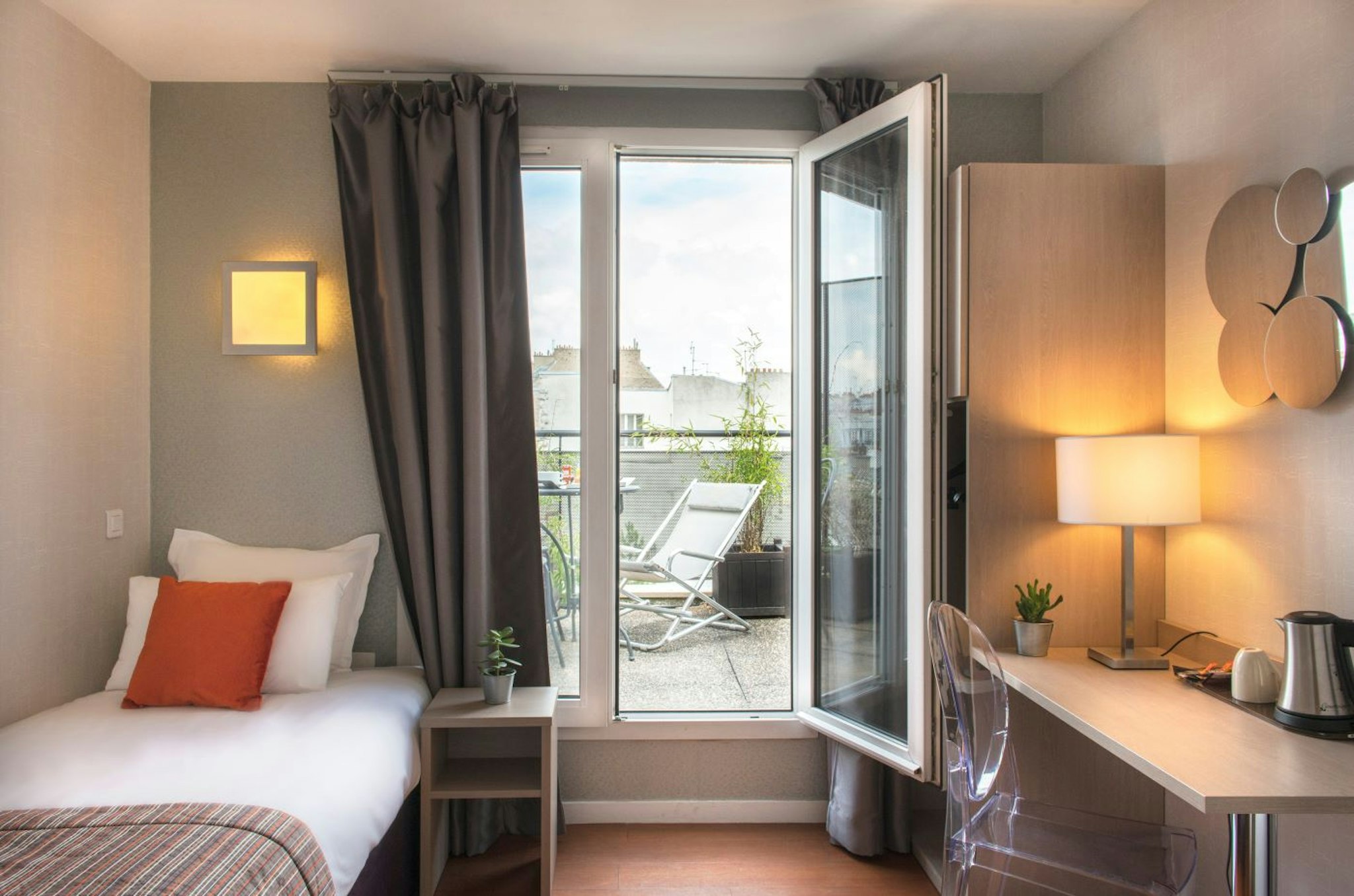 Diese Hotel Bastille 25/50