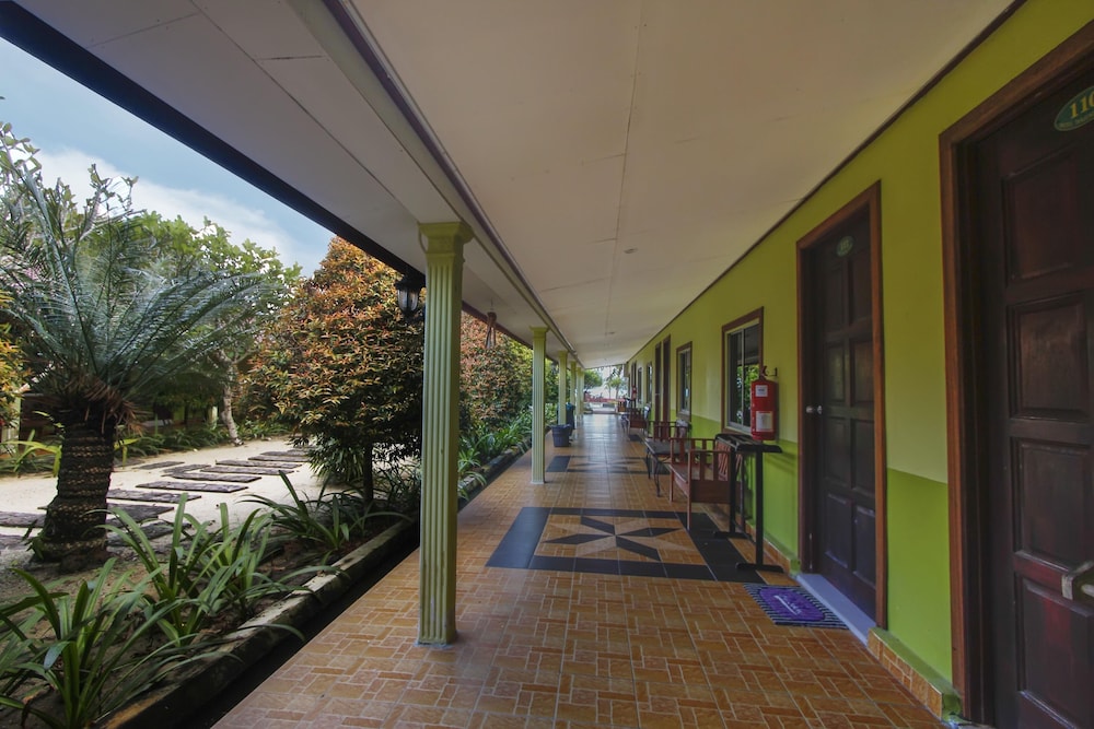 Tanjung Puteri Motel 22/41