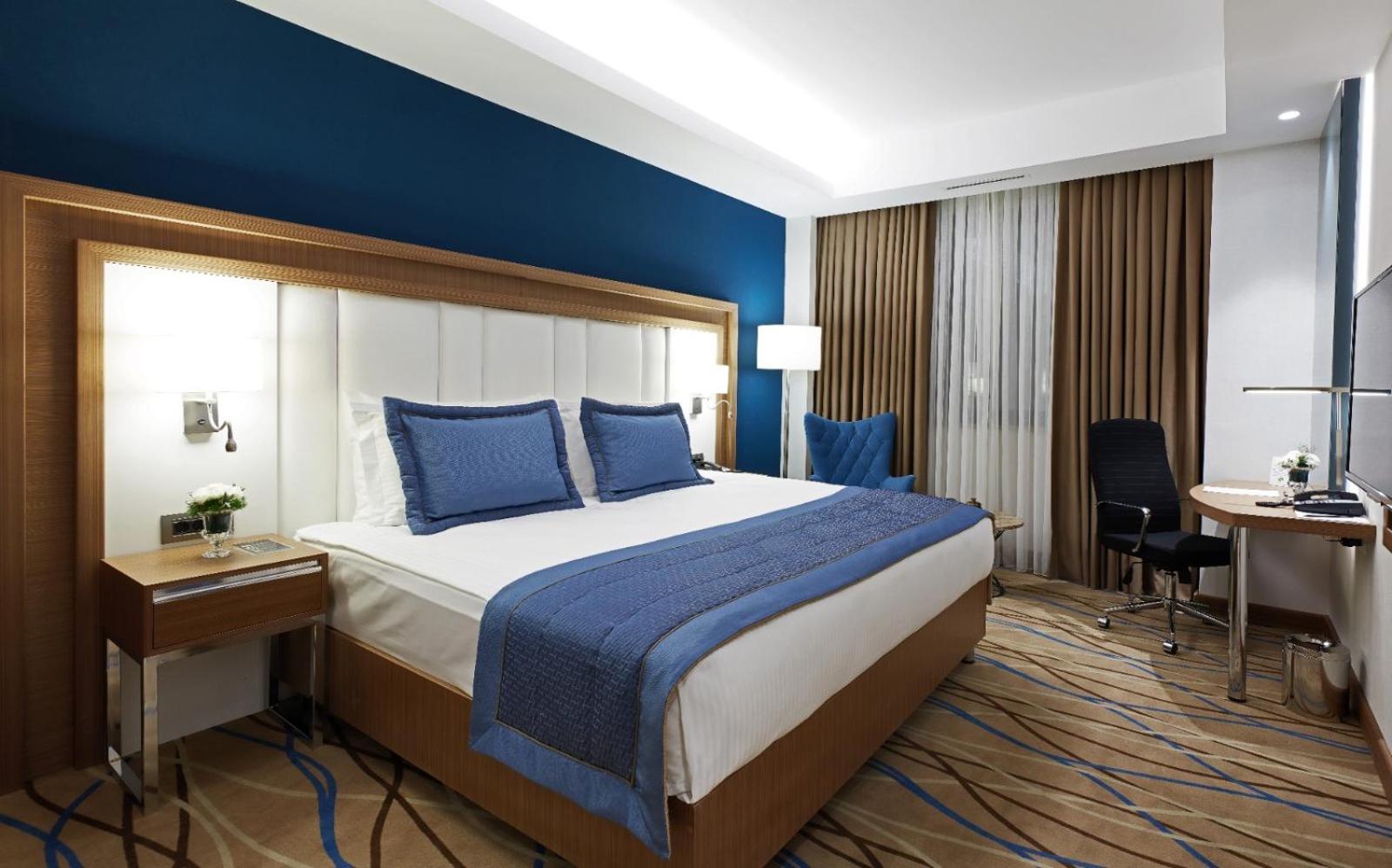Deluxe, King Bed
