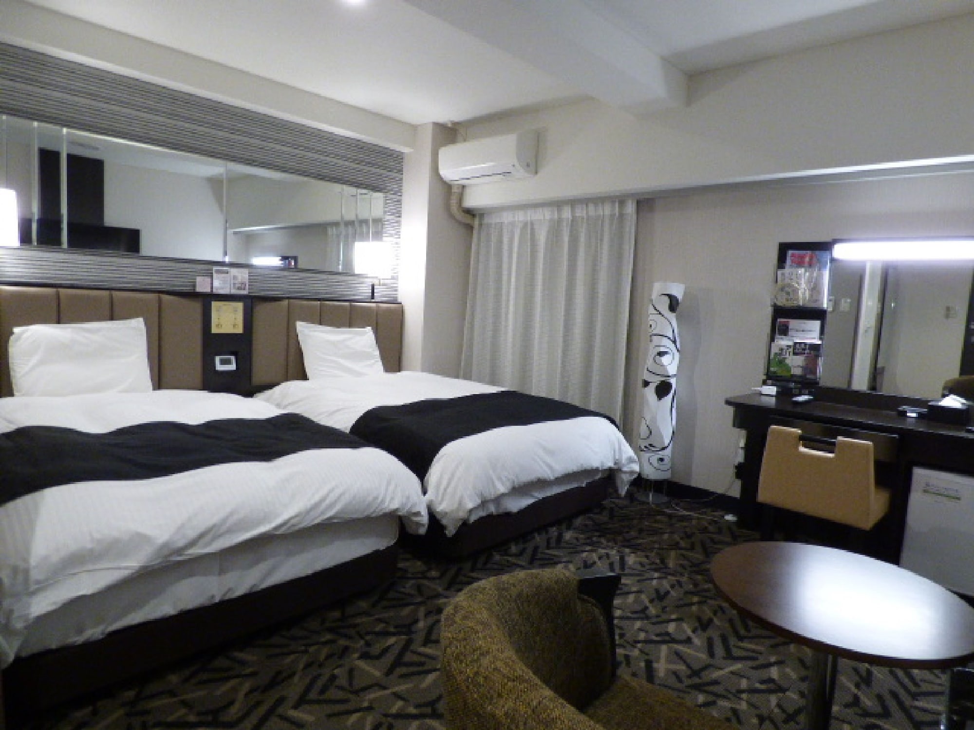 PREMIER, TWIN BEDS, SMOKING