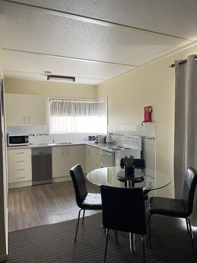 Westwood Motor Inn 45/50