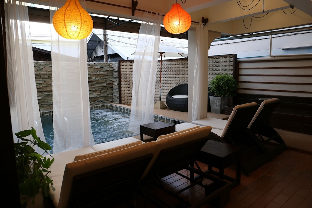 Kampaeng Ngam Hotel 10/40