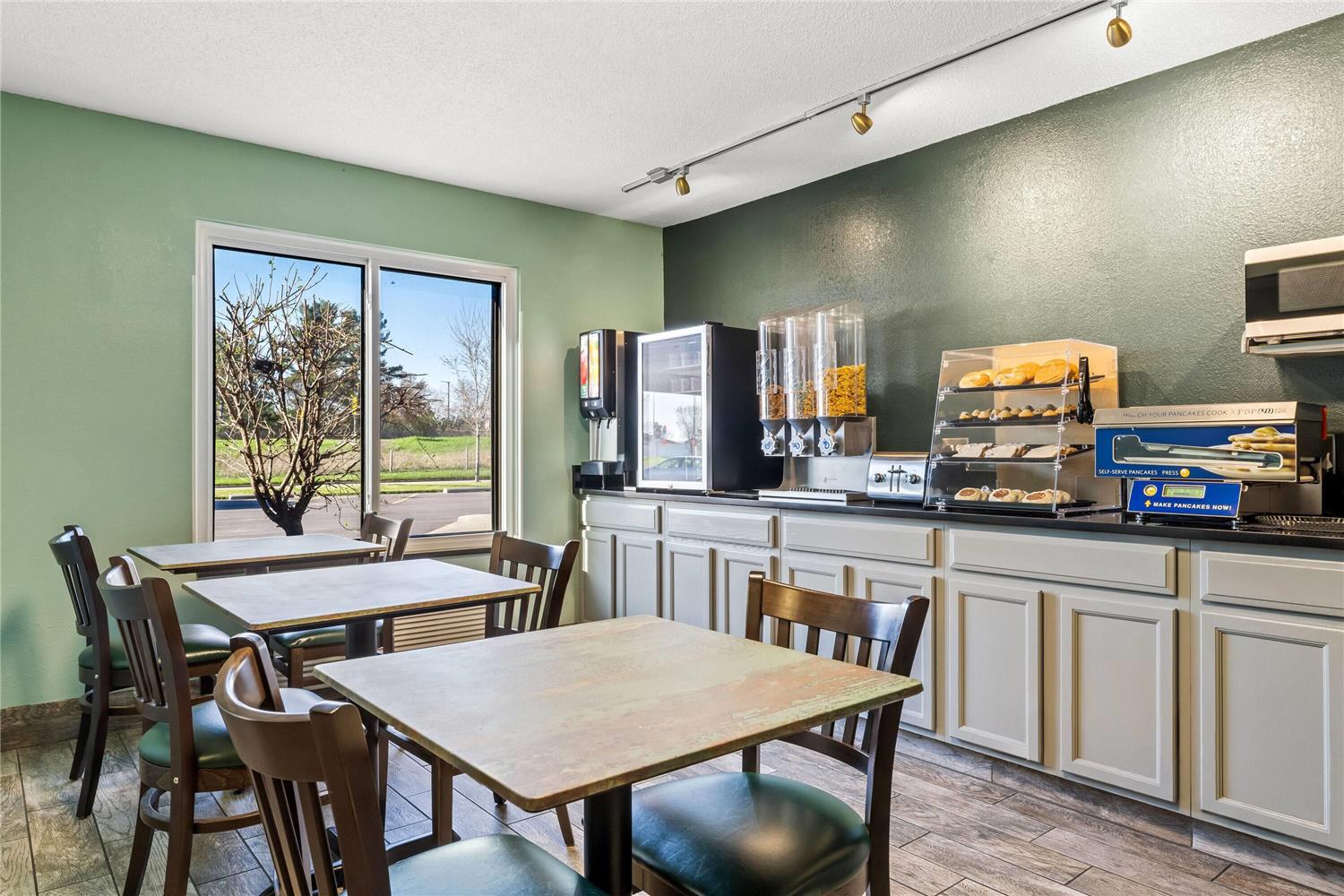 Days Inn By Wyndham Black River Falls 6/13