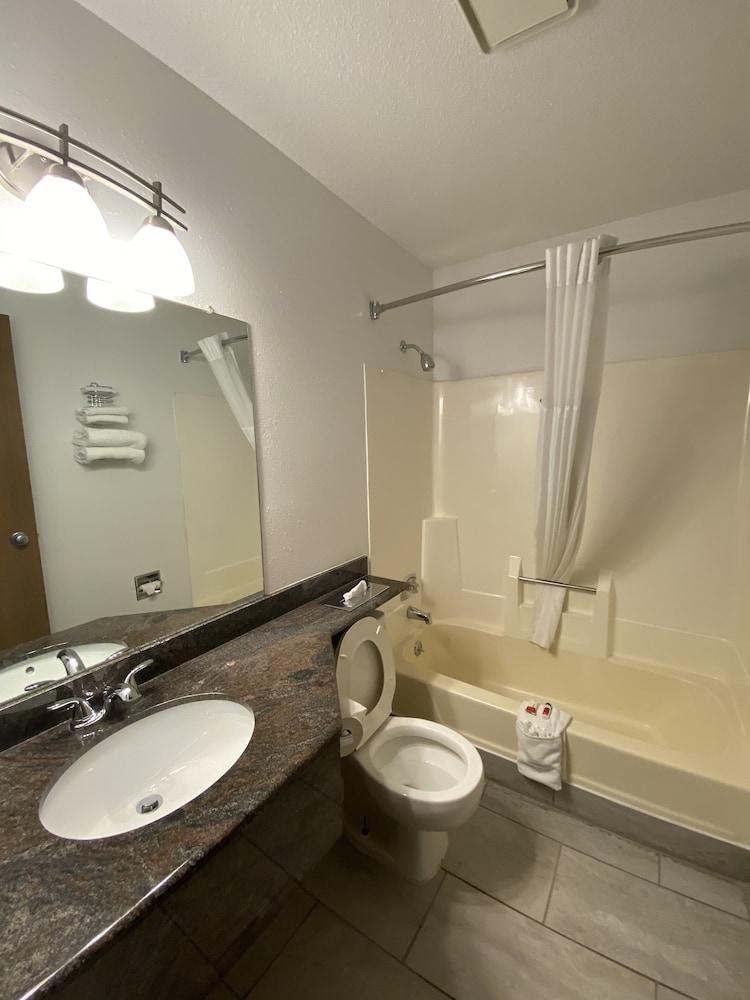 Travelodge by Wyndham La Porte/Michigan City Area 48/50