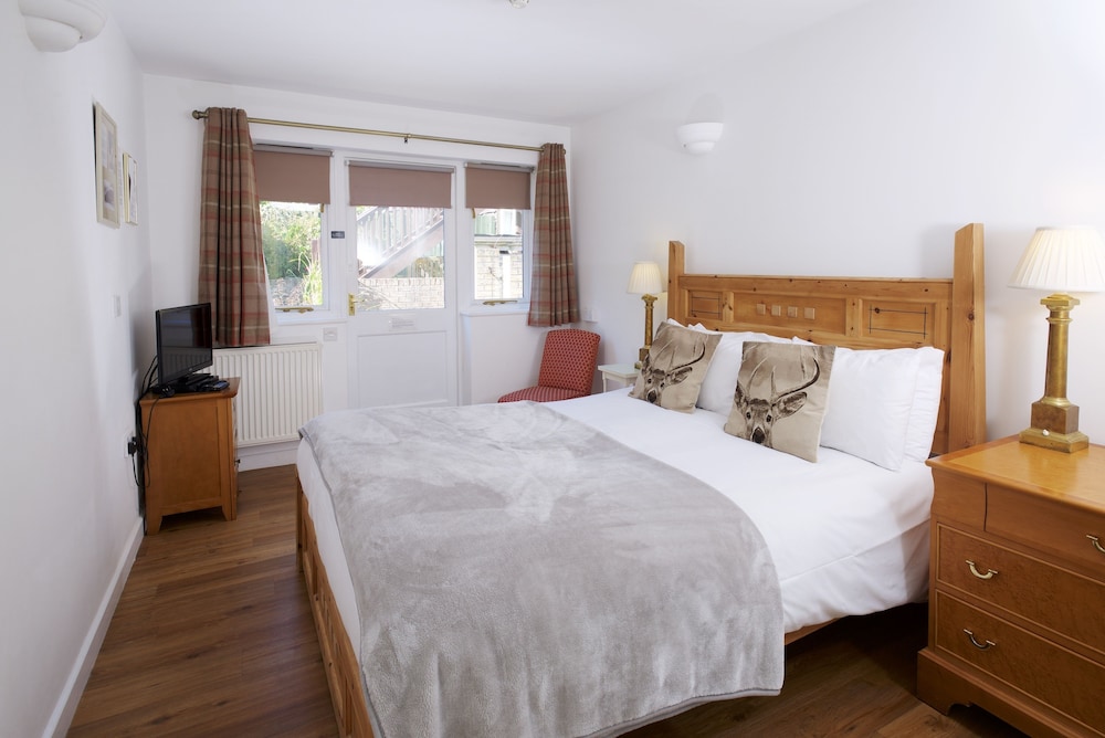 Cottage Lodge Hotel 8/50